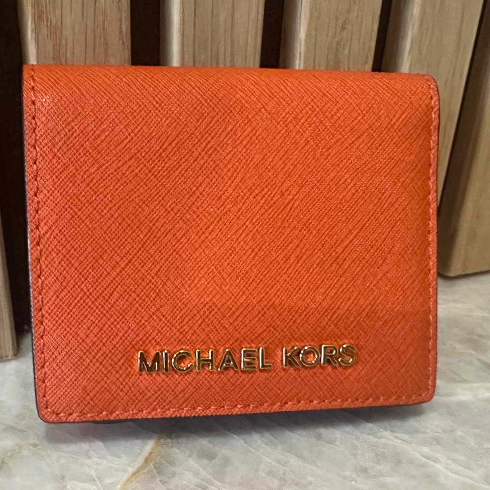 POTENTIALLY SOLD! Authentic Michael Kors Mercer carryall Card Case/Wallet